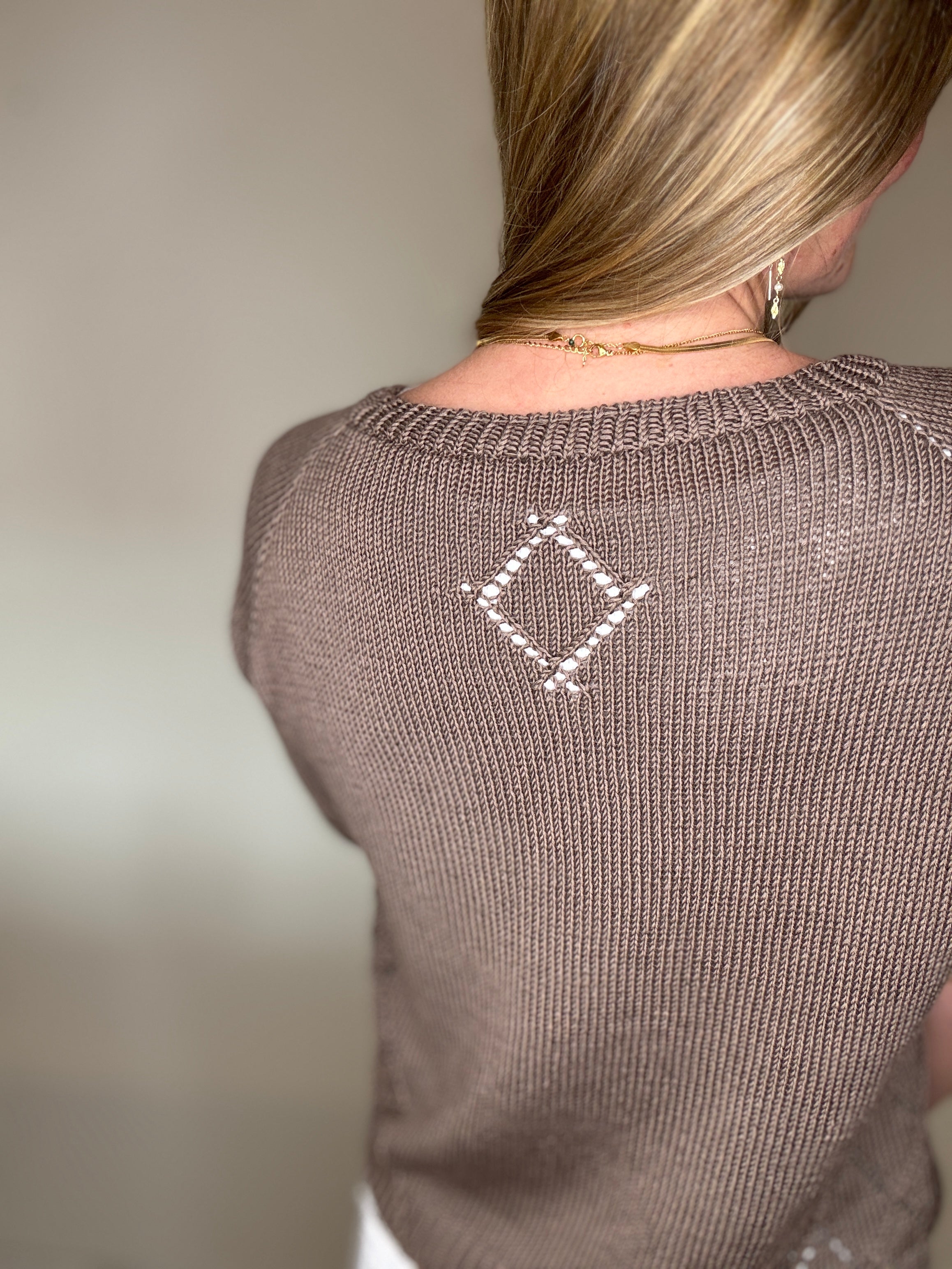 English - DiamondLine Tee VNeck